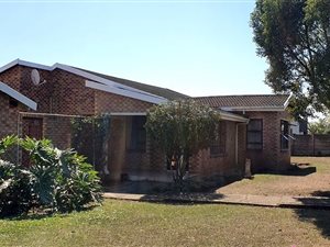 4 Bed House in Hayfields