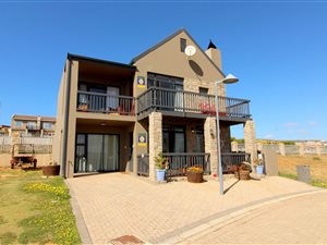 4 Bed House in Hartenbos Heuwels