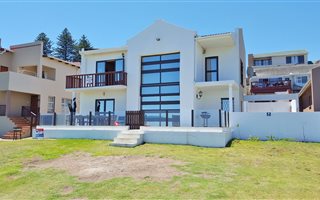 4 Bedroom House in Seaview