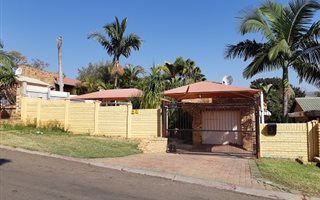 2 Bedroom Townhouse in Rustenburg Central