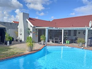 3 Bed House in Sanddrift