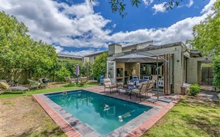 6 Bedroom House in Die Boord