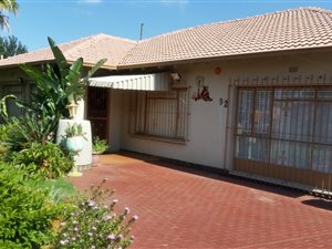 4 Bed House in Elspark