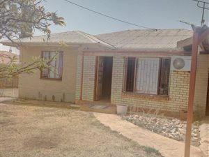 4 Bed House in Kwaggasrand