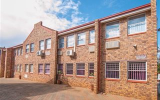150 m² Commercial space in Fairland