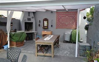 5 Bedroom House in West Beach