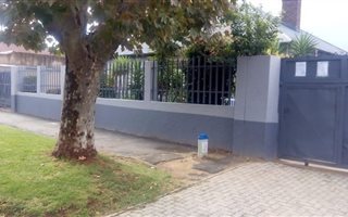 300 m² Commercial space in Kenilworth