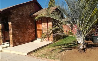 3 Bedroom House in Mahube Valley