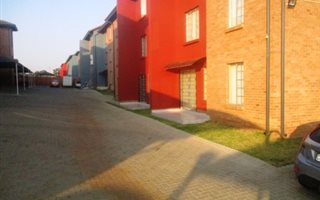 2 Bedroom Apartment in Rooihuiskraal North