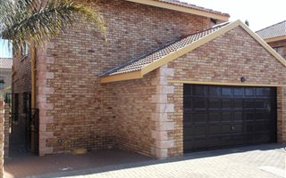 3 Bedroom Townhouse in Willowbrook