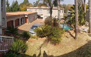 1 Bedroom Garden Cottage in Observatory