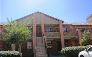 2 Bedroom Townhouse in Mooikloof Ridge