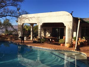 8.5 ha Farm in Broederstroom