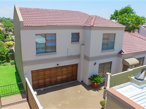 4 Bed House in Glen Marais
