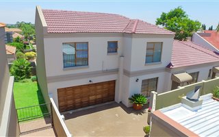 4 Bedroom House in Glen Marais