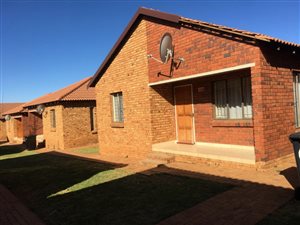 3 Bed Townhouse in Protea Glen