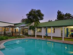 9 Bed House in Petervale
