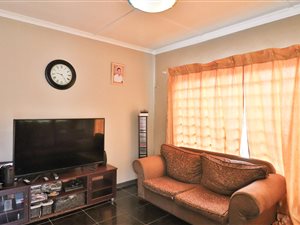 3 Bed House in Montclare