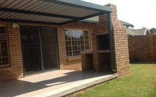 2 Bedroom Simplex in Die Wilgers