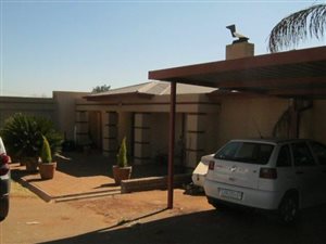400 m² Commercial space in Bredell AH