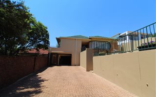 4 Bedroom House in Kensington