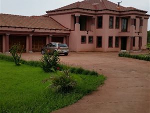 6 Bedroom House in Derdepoort