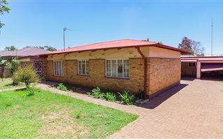 7 Bedroom House in Vanderbijlpark CW