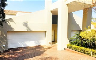 3 Bedroom House in Dainfern