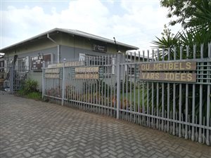 6 Bed House in Homelake