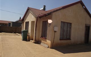 3 Bedroom House in Lakeside