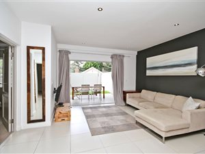 2 Bed Apartment in Craighall Park
