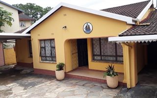 7 Bedroom House in Shallcross