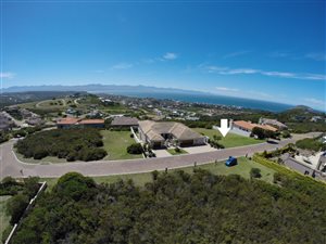 925 m² Land available in Whale Rock Heights