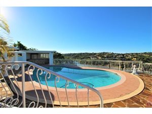 6 Bed House in Bonnie Doone