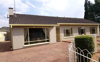 4 Bedroom House in Robertsham