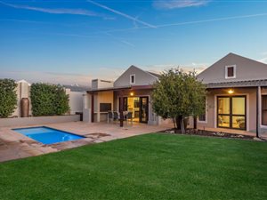 3 Bed House in Kelderhof Country Village