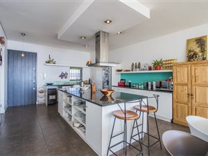 2 Bed Apartment in Newtown