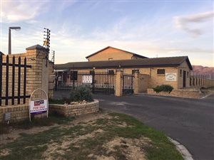 2 Bed Apartment in Gordons Bay Central