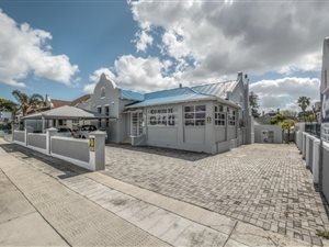 393 m² Office Space in Mount Croix