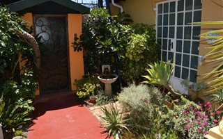 3 Bedroom House in Mayfair West