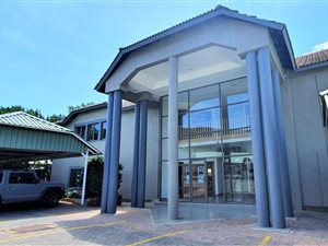 193 m² Commercial space in Die Hoewes
