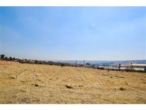 8500 m² Land available in Waterfall Equestrian Estate