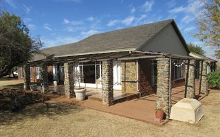 8.5 ha Farm in Kameelfontein and surrounds