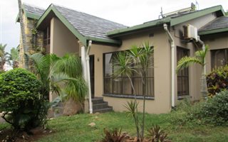 4 Bedroom Apartment in Desainagar