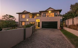 5 Bedroom House in Sheffield Beach