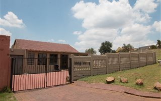 3 Bedroom House in Klipspruit West