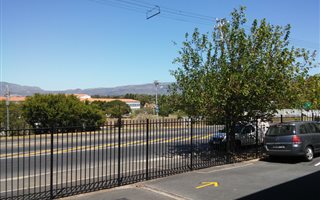 3 Bedroom Apartment in Wynberg