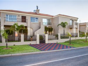 4 Bed House in Noordheuwel