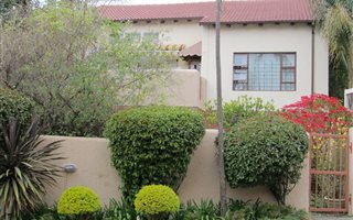 3 Bedroom Simplex in Johannesburg Central and CBD