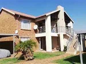 2 Bed Townhouse in Highveld